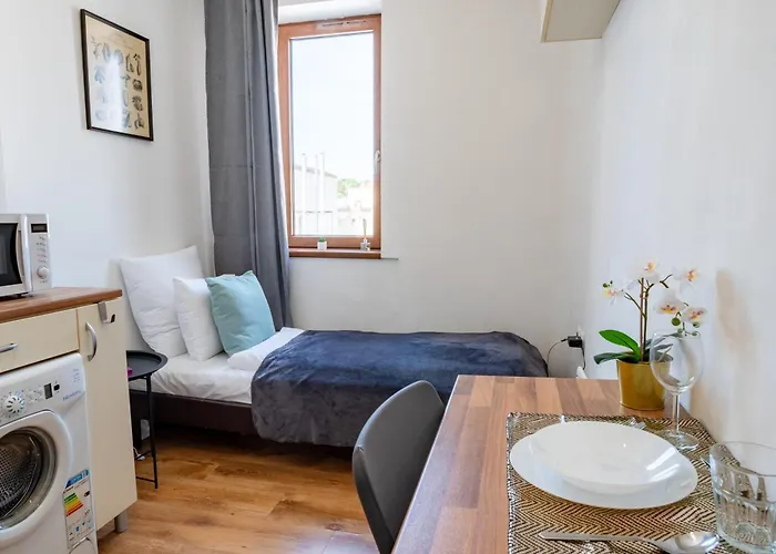 Central - Bright - Calm Studio For Solo Travellers