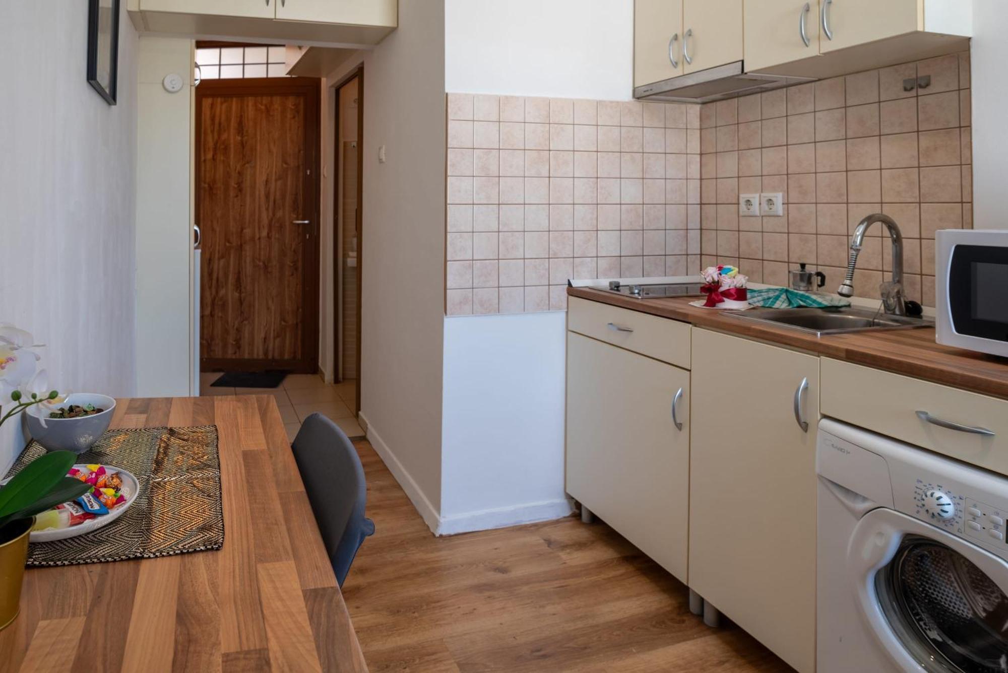 - Bright - Calm For Solo Travellers * Budapest