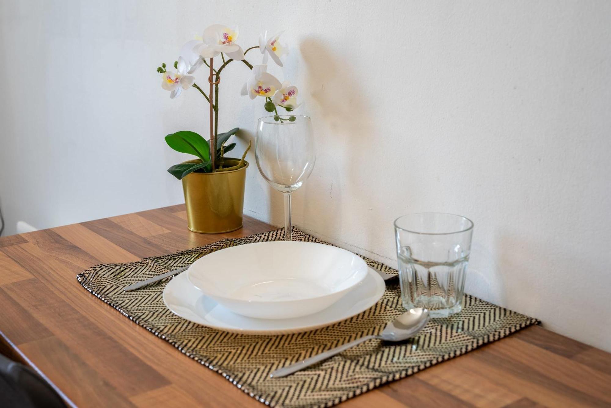 - Bright - Calm For Solo Travellers Appartement